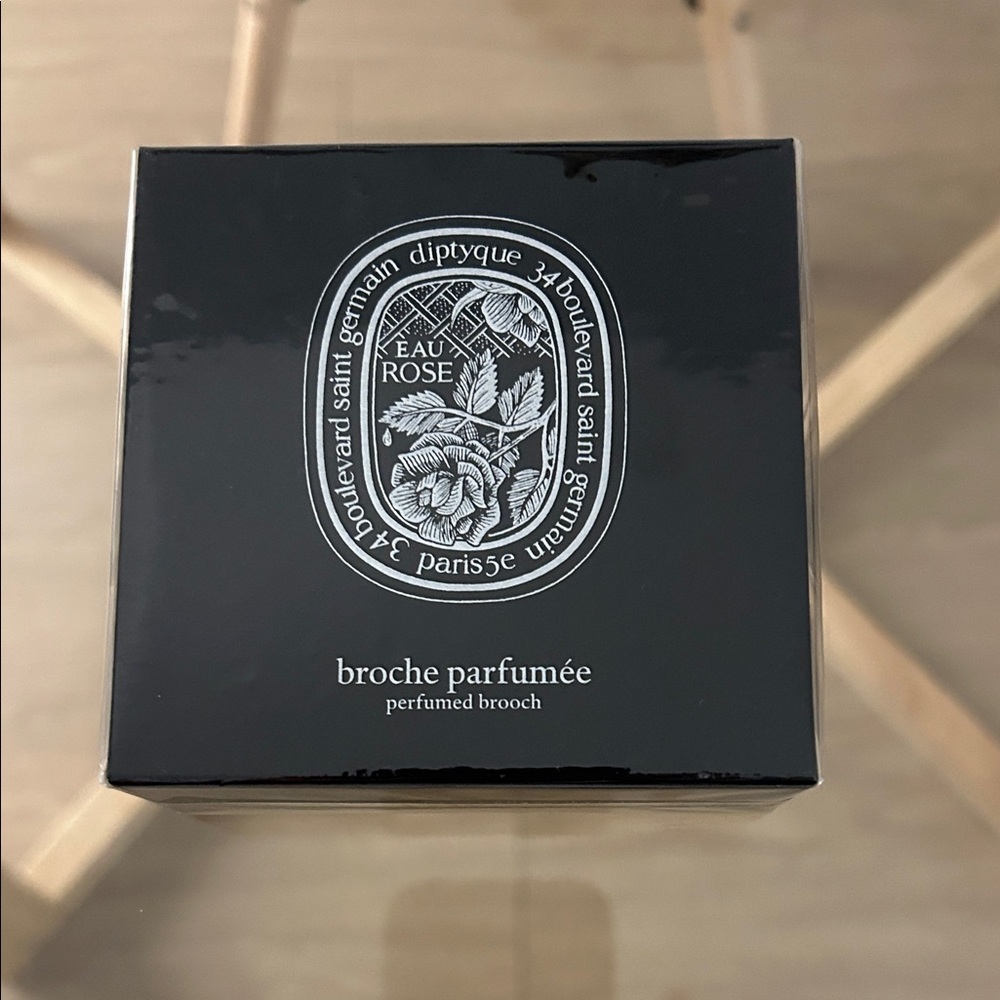 Diptyque Eau Rose Black Perfumed Brooch
